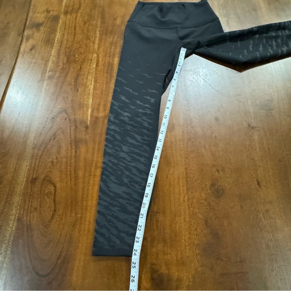 Lululemon Lunar New Year Wunder Under High-Rise Tight Leggings Size 4 - Picture 9 of 9